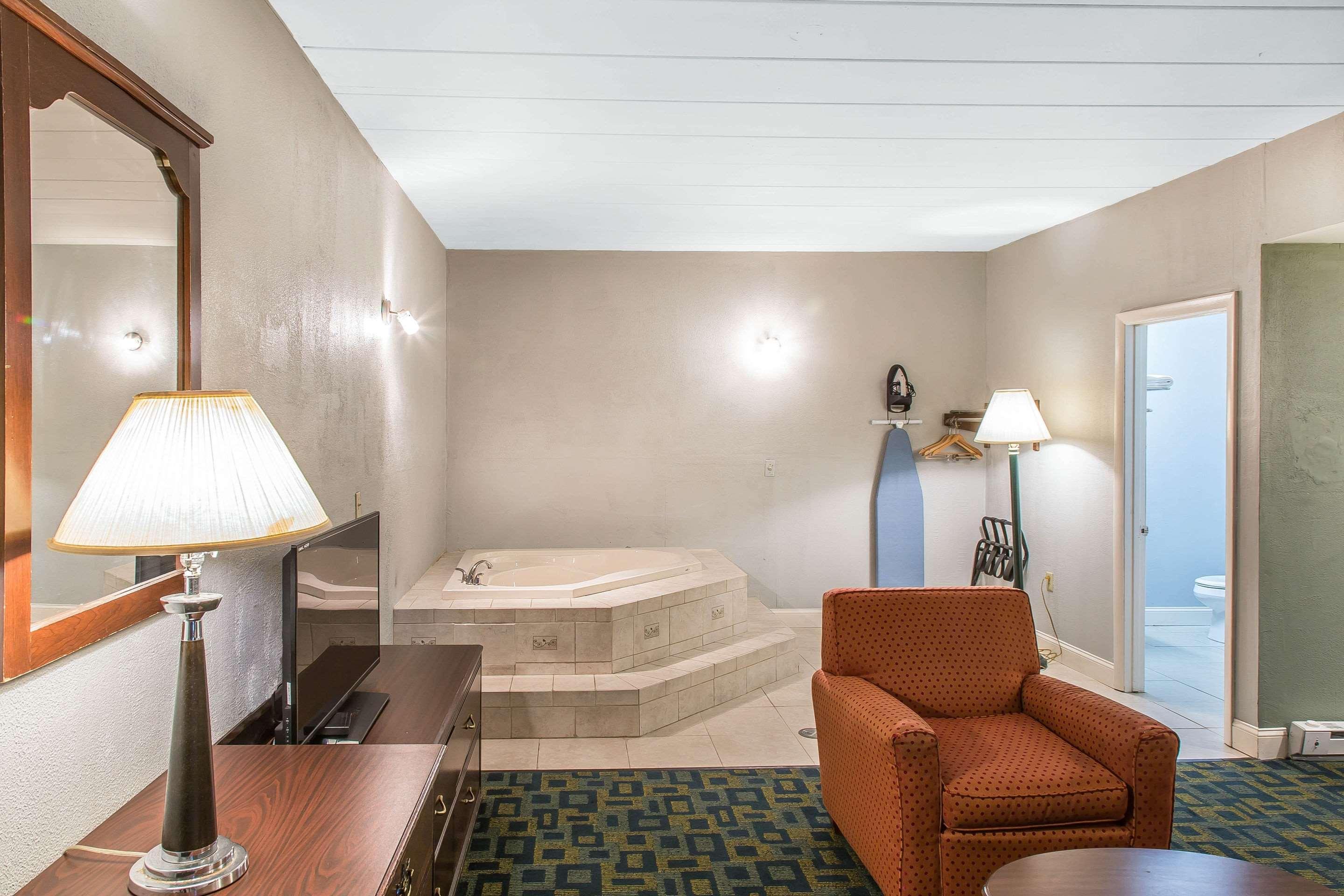 Econo Lodge Cranston - Providence Ngoại thất bức ảnh